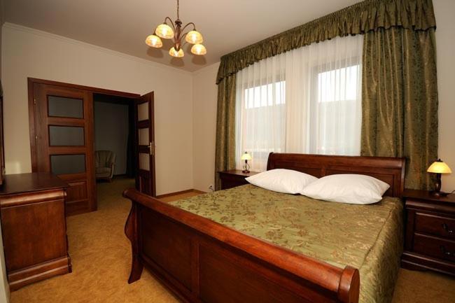 Hotel Salamandra Hoczew Buitenkant foto