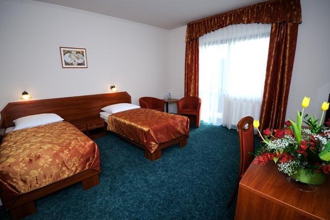 Hotel Salamandra Hoczew Buitenkant foto