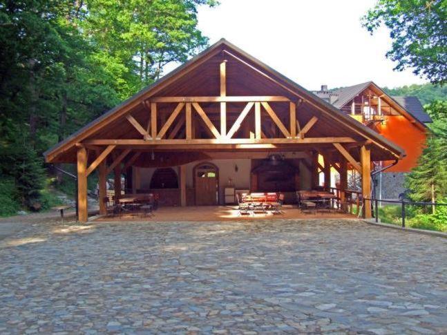 Hotel Salamandra Hoczew Buitenkant foto