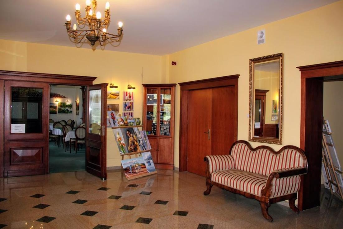 Hotel Salamandra Hoczew Buitenkant foto